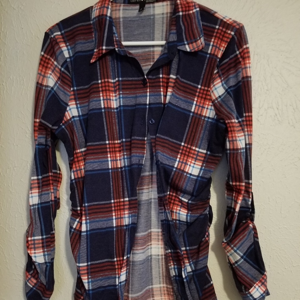 Cute Maternity plaid shirt